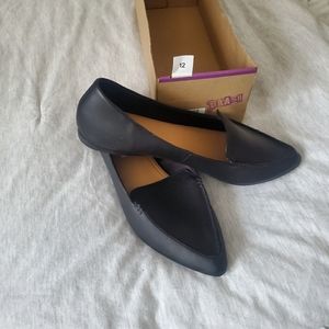 Women's flat shoes